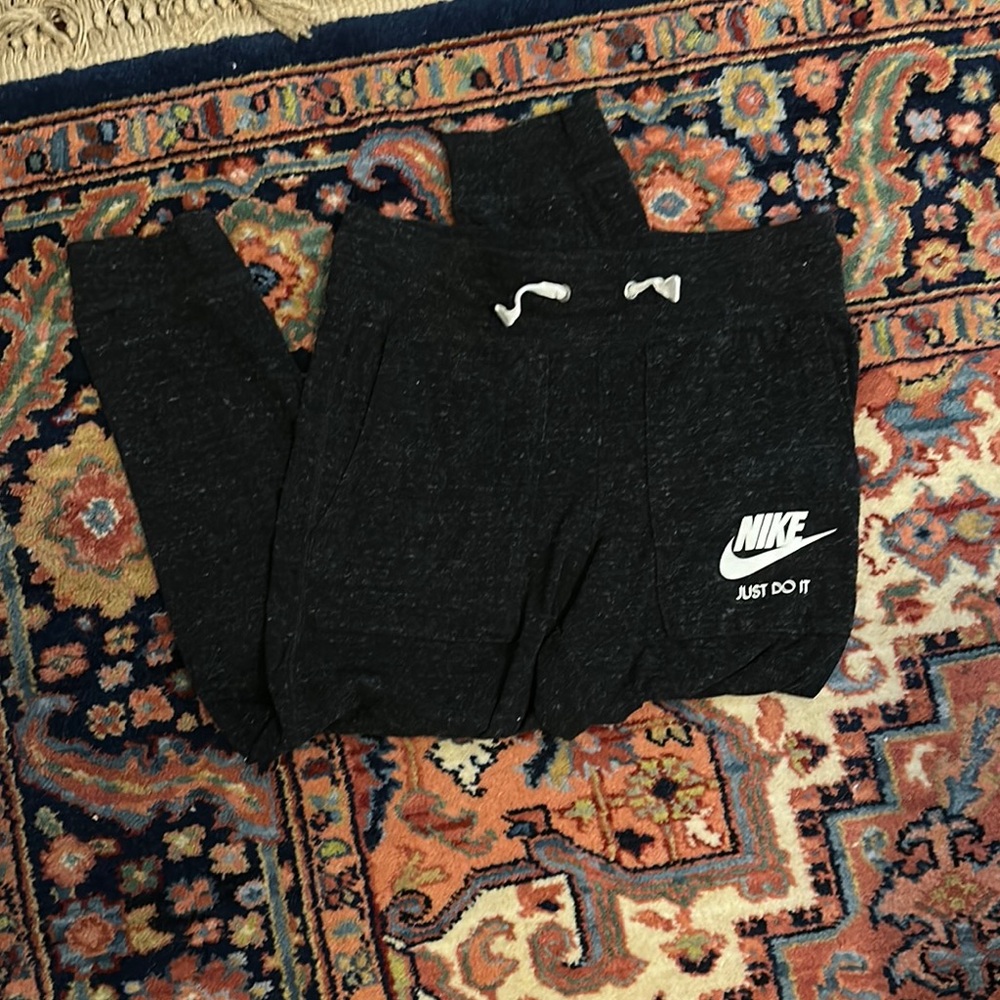 Nike Cropped Fitted Sweat pant/Joggers